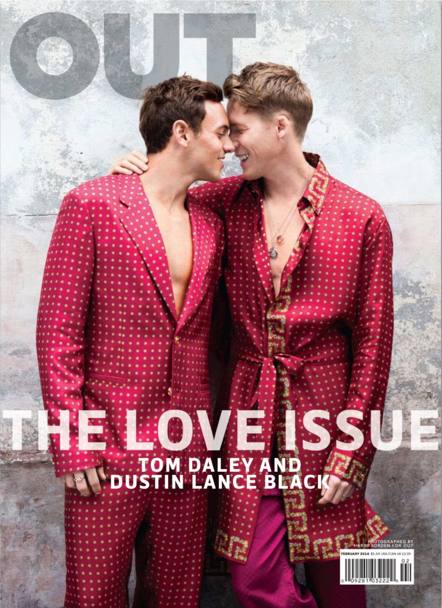Il tuffatore inglese Tom Daley (sin) e il suo compagno Dustin Lance Black sono i protagonisti del servizio di copertina della popolare rivista statunitense Out che si occupa dei diritti gay. La coppia, formatasi nel 2013,  ufficialmente fidanzata dall&#39;ottobre scorso